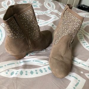 LIKE BRAND NEW CUTE ANKLE BOOTS